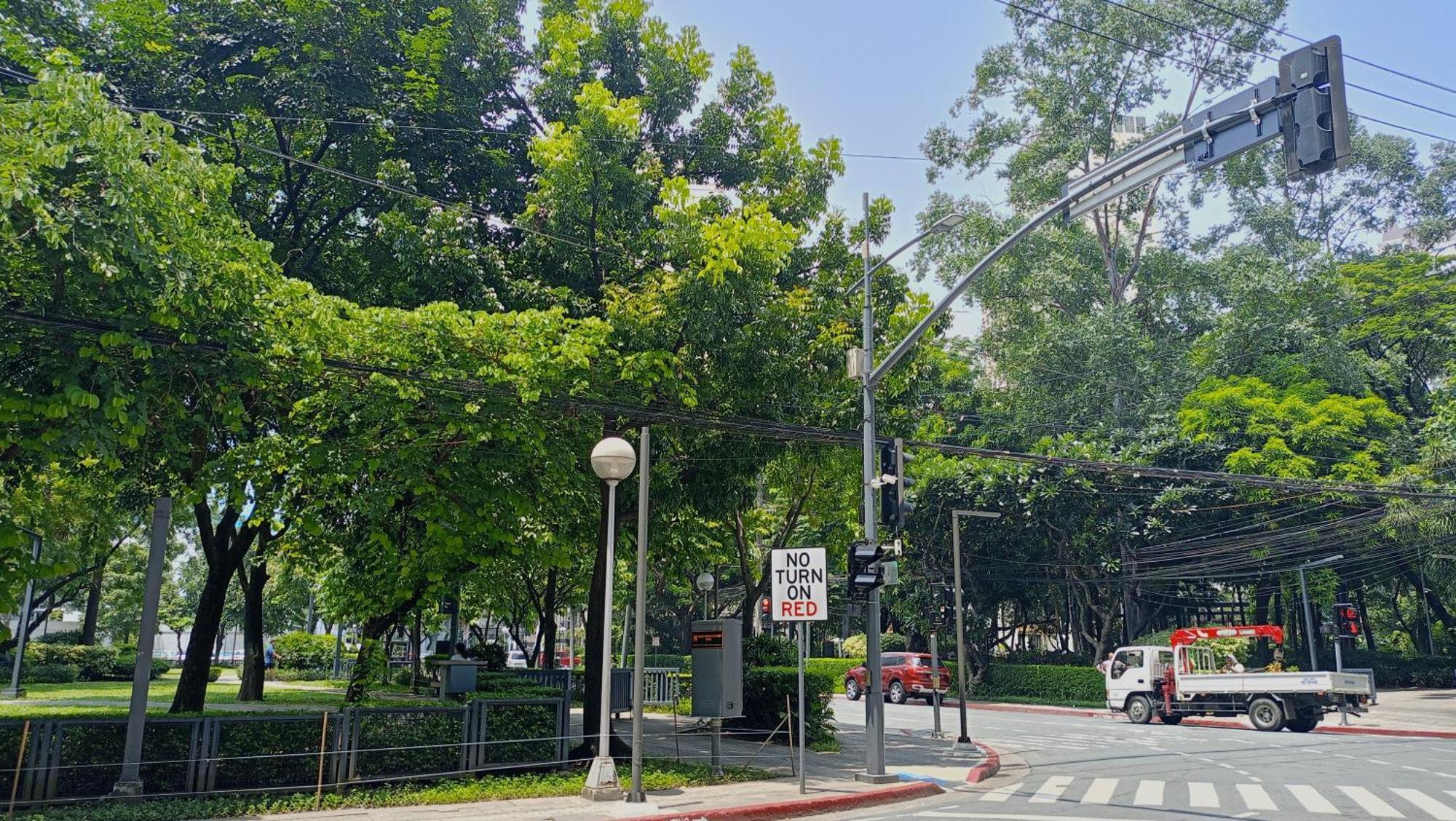 Kl Executive Greenbelt Manila Exteriör bild