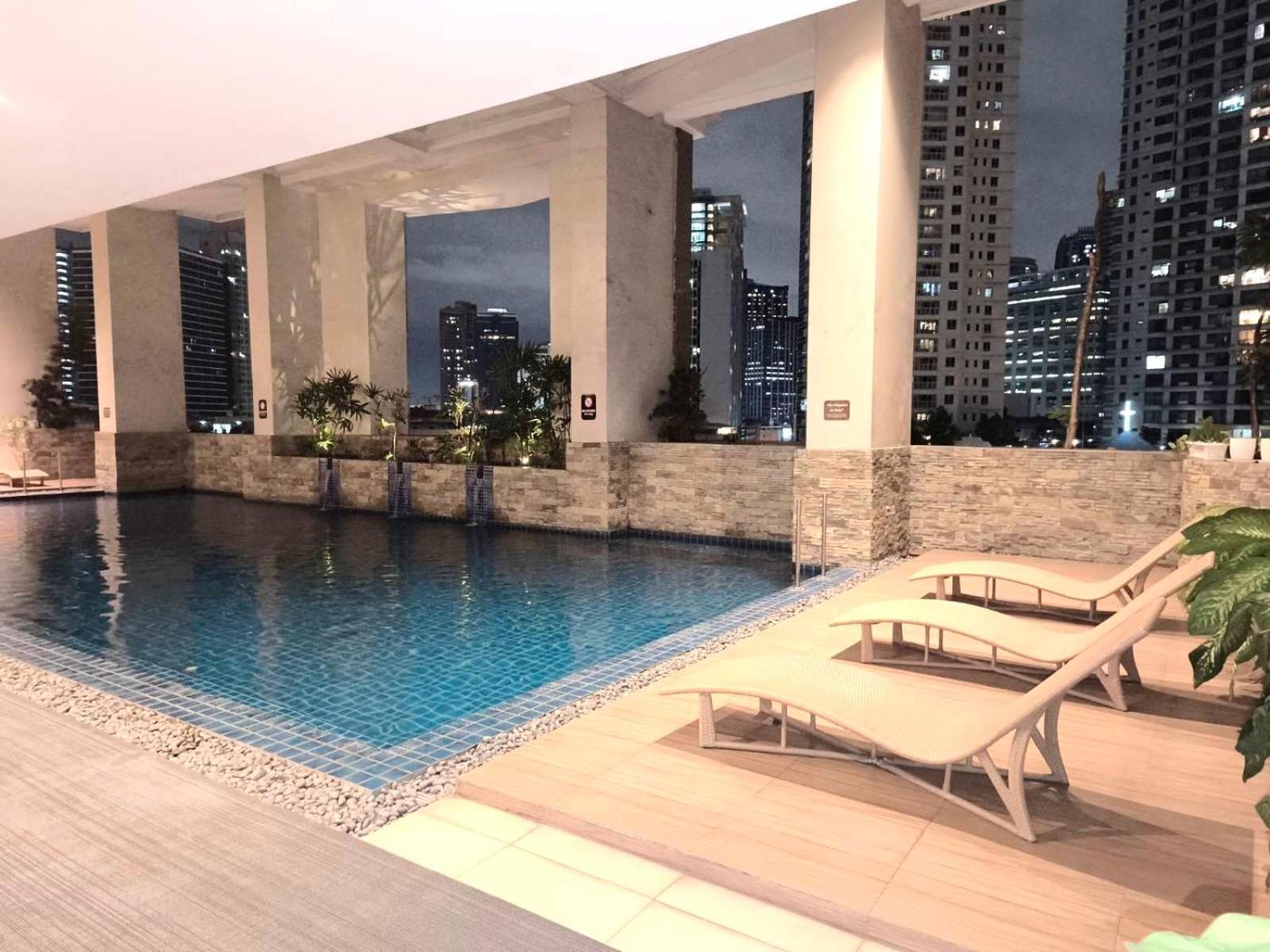 Kl Executive Greenbelt Manila Exteriör bild